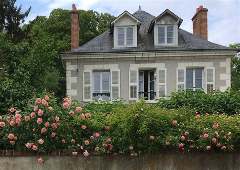 A House of Roses – Une maison de roses | L o i r e D a i l y P h o t o