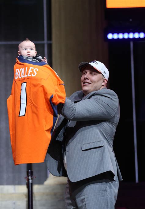 Broncos Sign First-Round Pick Garett Bolles