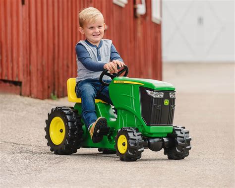 Farm Toys, Toy Tractors & Toy Barns at FarmToys.com