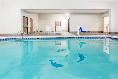 Travelodge by Wyndham Longmont | Longmont, CO Hotels