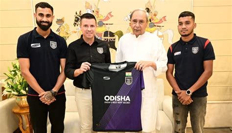 CM Naveen Presented With Odisha FC Jersey Ahead Of Upcoming ISL 2023 ...