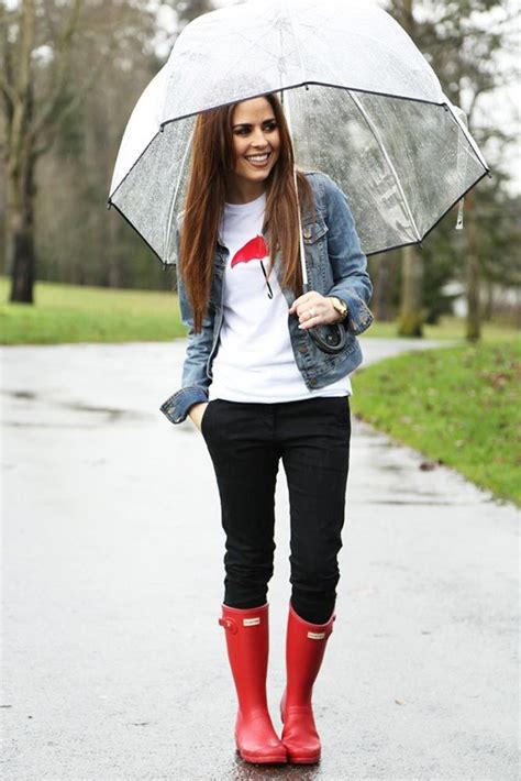 27 Stylish Outfits With Rain Boots That Really Make A Splash ...