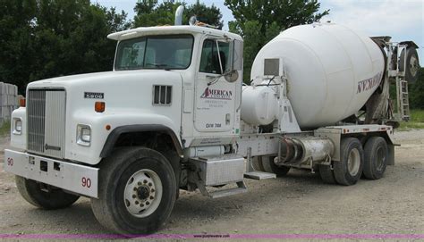 1999 International Paystar 5000SFA mixer truck in Arkansas City, KS | Item 5071 sold | Purple Wave