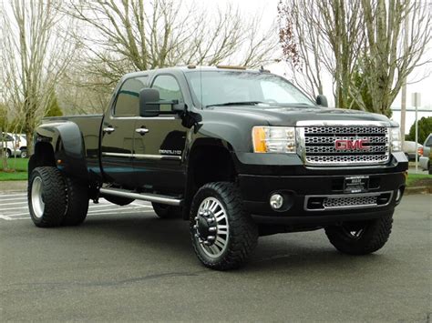 2011 GMC Sierra 3500 Denali 4X4 6.6L DURAMAX DIESEL / DUALLY / LIFTED