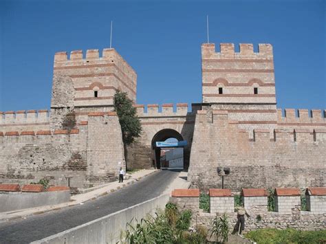 Imposing Walls Defended Constantinople For Ten Centuries - GreekReporter.com