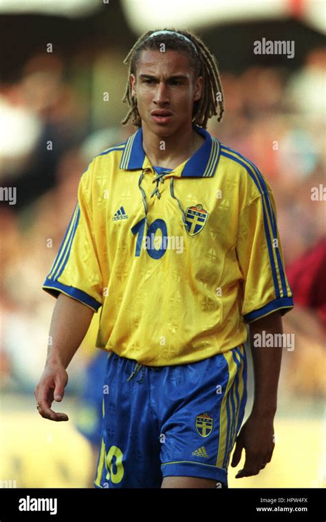 Henrik larsson 1998 hi-res stock photography and images - Alamy