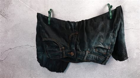 How to Dye Jeans Black: A Simple Guide for Beginners