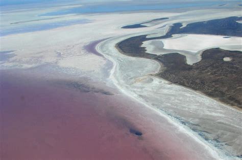 Flooding and storms fill outback lake - ABC North and West SA ...