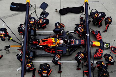 Red Bull set record for fastest F1 pit stop