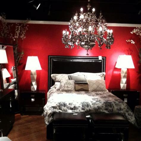 30 Charming Red Bedroom Decorating Ideas For Increase Your Mood | Red bedroom decor, Red bedroom ...
