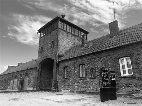 Auschwitz tour from Krakow - visit Auschwitz with KrakowDiscovery