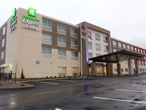 Holiday Inn Express & Suites Marietta - Marietta,