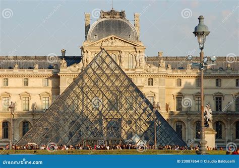 Entrance To the Louvre Museum in Paris Editorial Stock Image - Image of travel, architecture ...