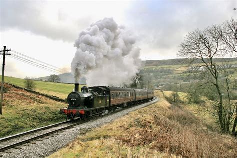 Photo of 47279 steam at Keighley & Worth Valley Railway — trainlogger