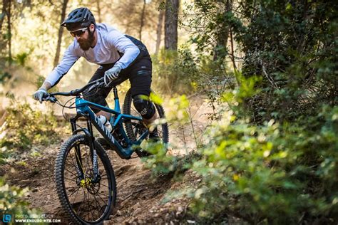 First Ride Review: Canyon Strive 2019 – large 29" wheels and a new ...