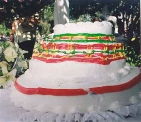 10 Hilarious Wedding Cake Fails