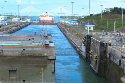 Panama canal locks Stock Photos, Royalty Free Panama canal locks Images ...