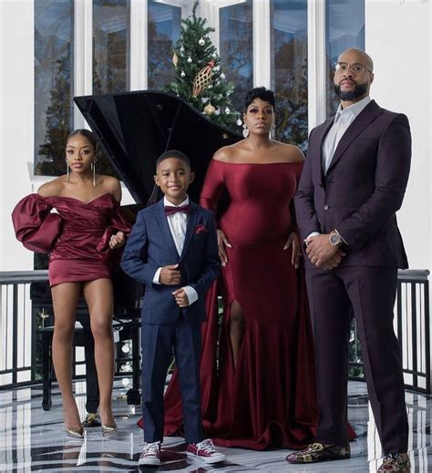 Fantasia Shares Gorgeous Holiday Family Photo | Christmas family photoshoot, Family holiday ...