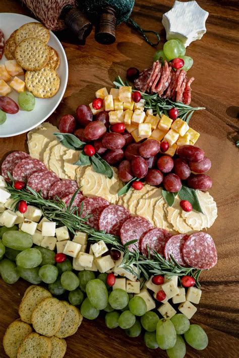 Christmas Cheese Board - Sweet Cs Designs