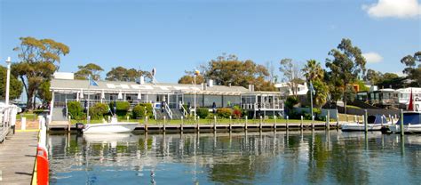 Metung Hotel on the waterfront of Bancroft Bay