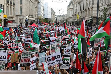 Pro-Palestine march draws thousands in London as Met police warn Hamas ...