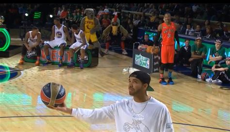 Drake Assists Terrence Ross In Dunk Contest - Rap Radar