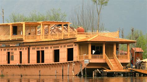 Sukoon Houseboat, Dal Lake ⋆ Hotel ⋆ Greaves India