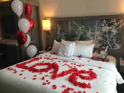 15 Romantic Valentine's Day Bedroom Decorating Ideas [2024]