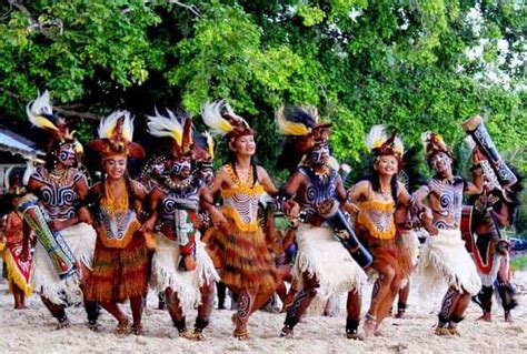 6 Tarian Papua Barat Lengkap Gambar dan Penjelasannya