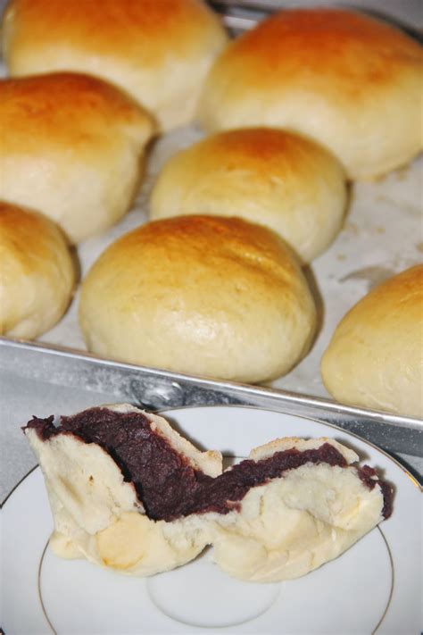 Jess-KITCHEN-Lab: Baked Red Bean Buns (焗豆沙包)