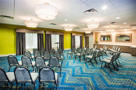 HOLIDAY INN EXPRESS & SUITES LITCHFIELD WEST - Updated 2023 Prices ...