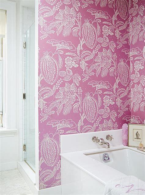 Inside Amanda Nisbet’s Unabashedly Vibrant Manhattan Home | Pink wallpaper bathroom, Bathroom ...