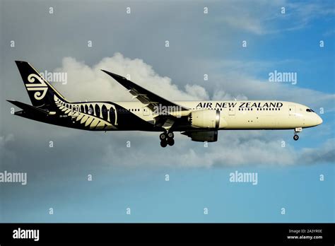 Air New Zealand, Boeing 787, Landing at Auckland International Airport ...