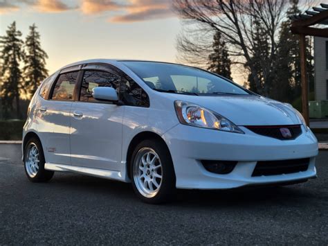 Hot White. If it fits I sit. : r/hondafit