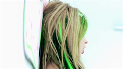 Smile {Music Video} - Avril Lavigne Photo (38791967) - Fanpop