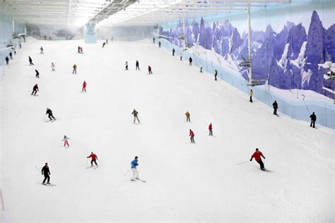 Indoor Snow Centre Chill Factore Offers Free Skiing to Fair Skinned Red ...