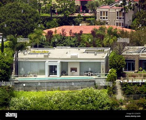 Keanu reeves home hi-res stock photography and images - Alamy