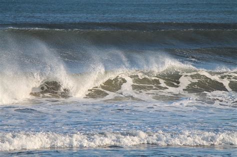 Picture of a wave I captured in Old Orchard Beach! : r/Maine