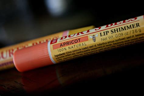 Makeup, Beauty and More: Burt's Bees Lip Shimmers in Apricot & Grapefruit for Spring