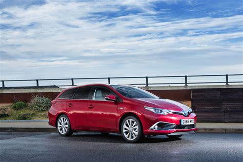 Toyota Auris Touring Sports Hybrid (2013-2019) review | DrivingElectric