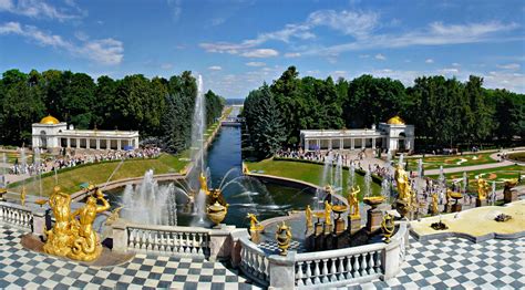 The fountains of Peterhof - Saint-Petersburg private tours