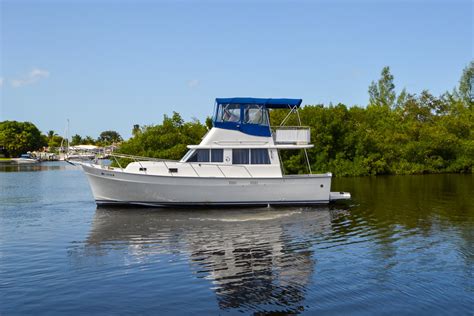 34' 1982 Mainship 34 Trawler | Tampa Yacht Sales