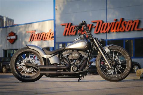 Harley-Davidson SOFTAIL SLIM Custom: REVOLUTION Harley Davidson Engines ...