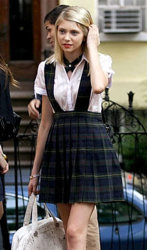 Jenny Gossip Girl plais skirt uniform | Taylor momsen, Kelly rutherford ...