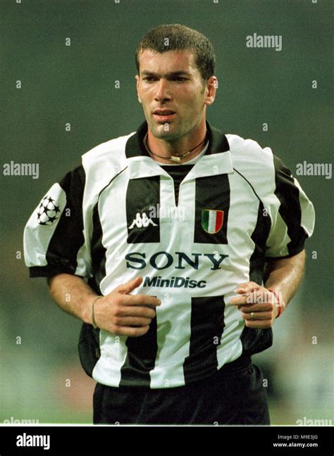 Zidane juventus 1997 hi-res stock photography and images - Alamy