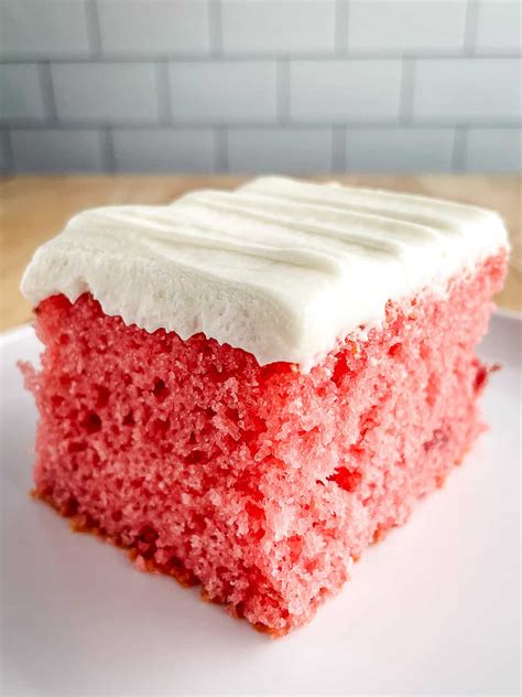 Easy Strawberry Cake - Cook Fast, Eat Well