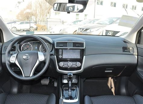 Nissan Tiida Hatchback - Interior photos of.