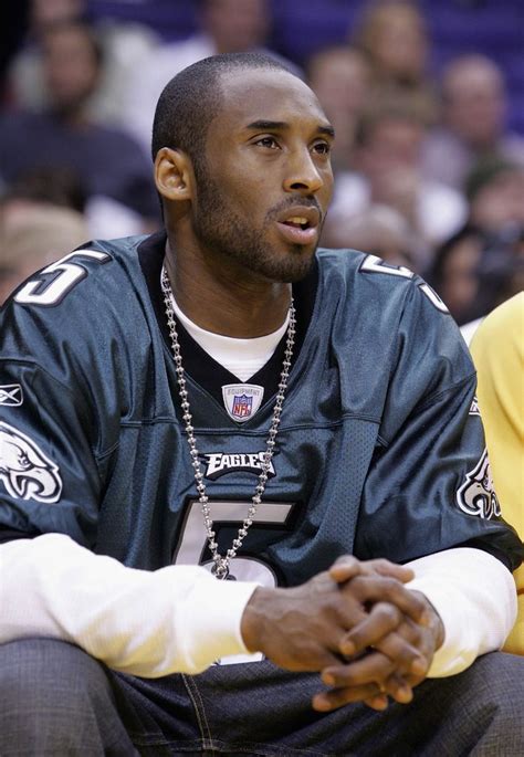 Philadelphia Eagles honor Kobe Bryant with mural