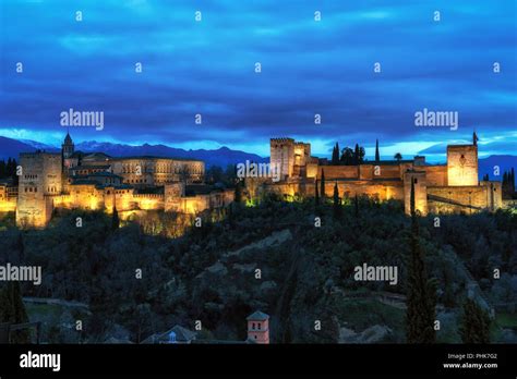 Alhambra palace night view Stock Photo - Alamy