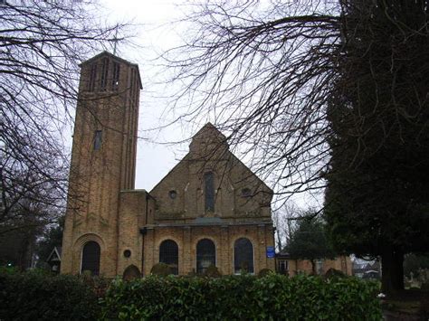 Holy Trinity Church, Hazlemere © Andrew Smith cc-by-sa/2.0 :: Geograph Britain and Ireland